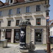 Ljubljana (Laibach) ist die wunderschöne Hauptstadt Sloweniens mit einem sehr regen kulturellen Leben - die historische Altstadt liegt zu Füßen des Burgbergs in eine Schlinge des Flusses Ljubeljanica geschmiegt. - Ljubljana is the beautiful capital of Slowenia with a very vivid cultural life; the historical Old Townl lies in a sinousity of the Ljubljanica riverat the feet of the castle hill.