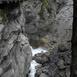 Galitzenklamm nahe Lienz/Osttirol: Hier war schon Kaiser Franz (der Mann von Sissi) zu Besuch und hat über die Wucht des Wassers gestaunt. Jetzt kann man sich eine Kugelmühle ansehen (Stein rein, Deckel drauf, Wasser marsch - Kugel raus) oder auf einem an den Felsen geklebten Steg (wahlweise einem Kletterpfad) die Klamm hinauflaufen...